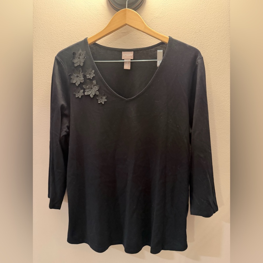 Chicos Black V-Neck 3/4 Sleeve‎ Top with 3D Floral Applique Size 2 L Large